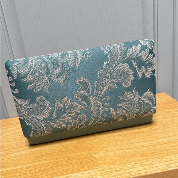 Vintage Travel Clamshell jewelry box with mirror 💍🩵 - Picture 6 of 17